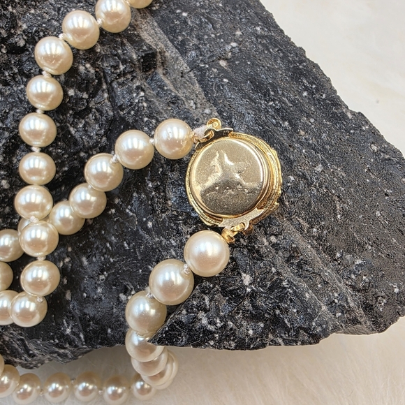 Vintage Cream Faux Pearl Necklace with Double Slide Clasp & Gold Tone Pendant - Picture 5 of 9